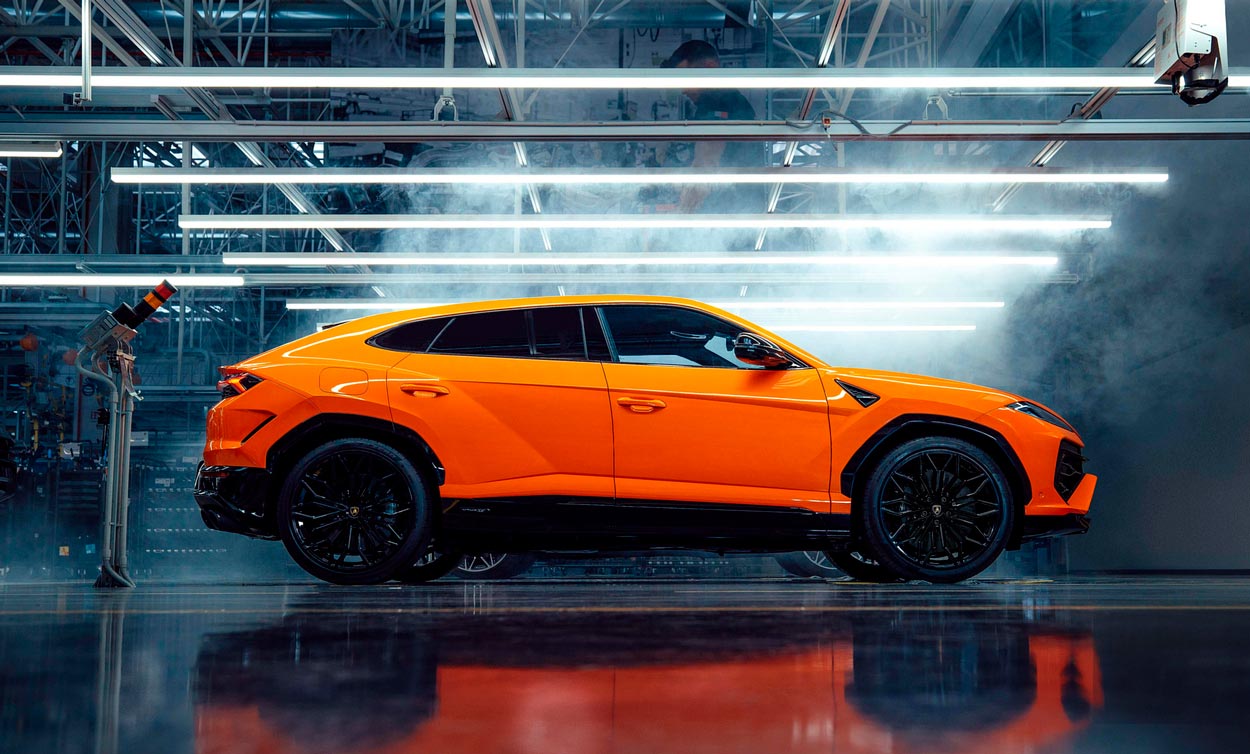 Спорт кар Lamborghini_Urus_SE_2025