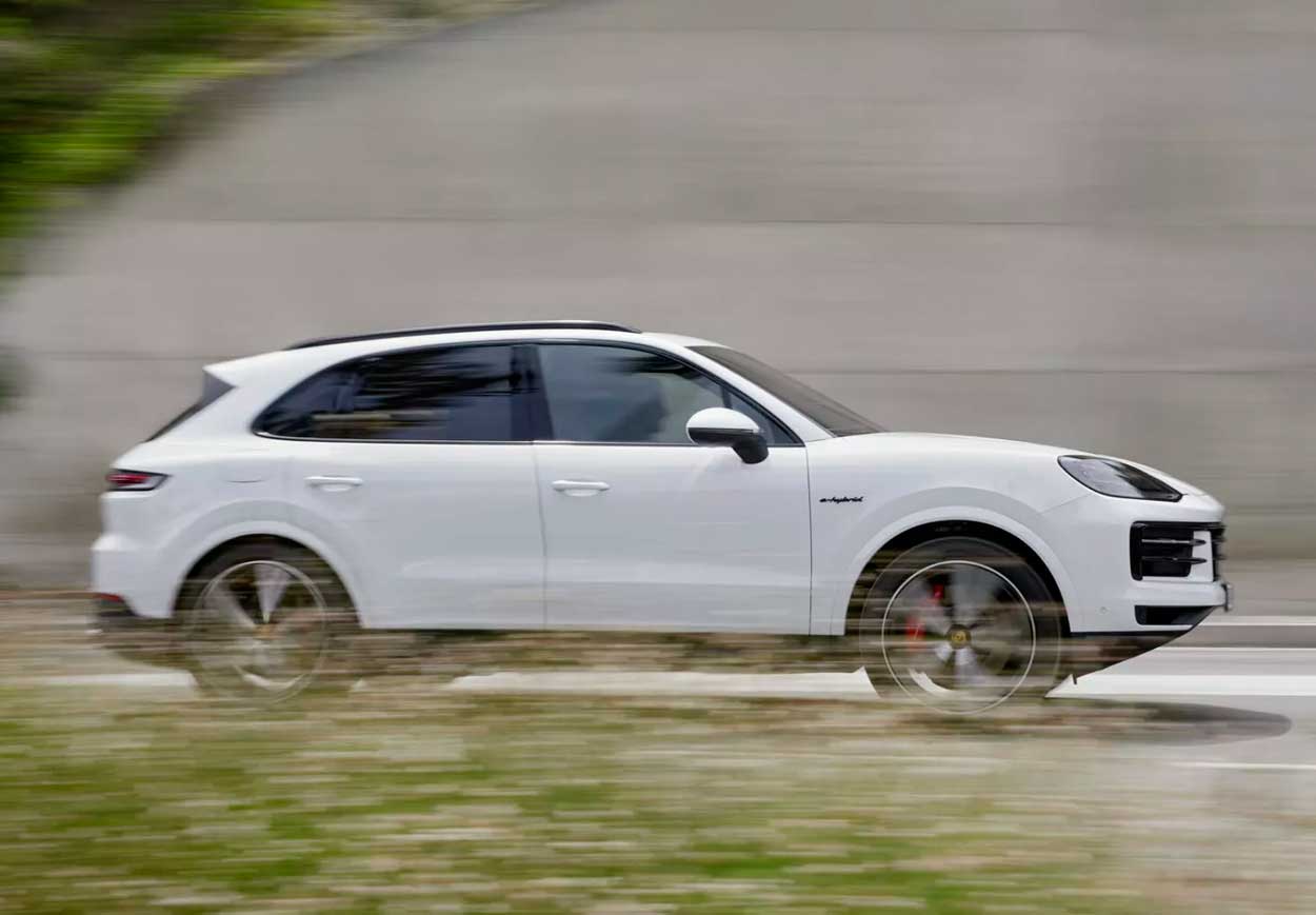 Внедорожник Porsche Cayenne S E-Hybrid 2024 стоимостью от 100 750 долларов