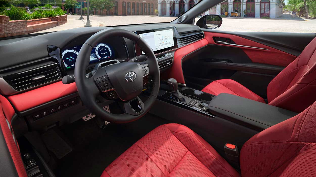 Седан Toyota Camry 2025 девятого поколения