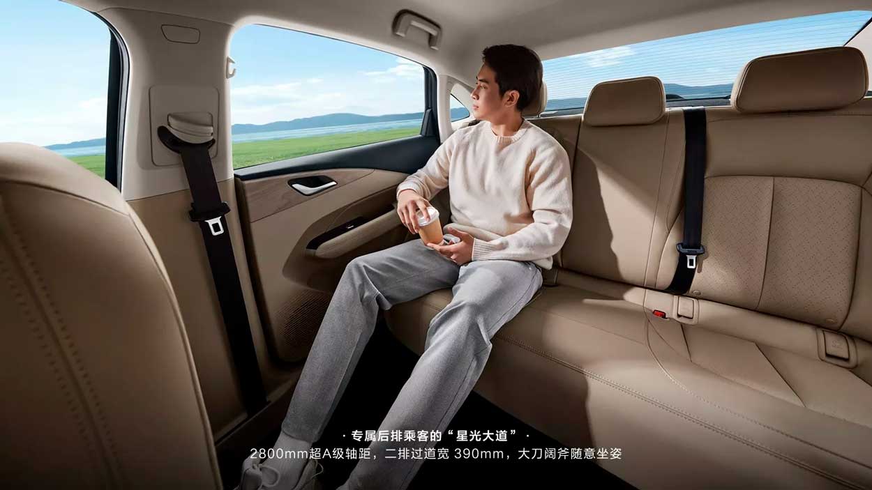 Wuling Xing Guang: гибридный седан из Китая за 12 550 долларов