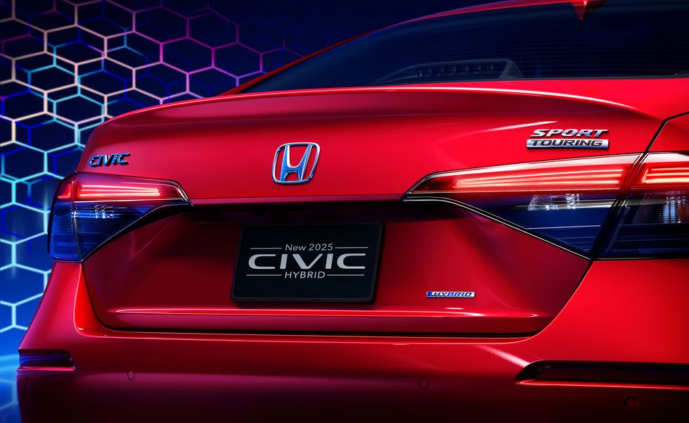 Гибридная Honda Civic 2025 будет доступна в кузове седан и хэтчбек