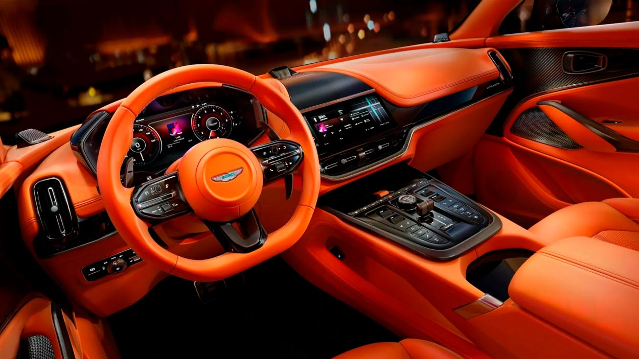 Машина Aston-Martin-DBX707-2025