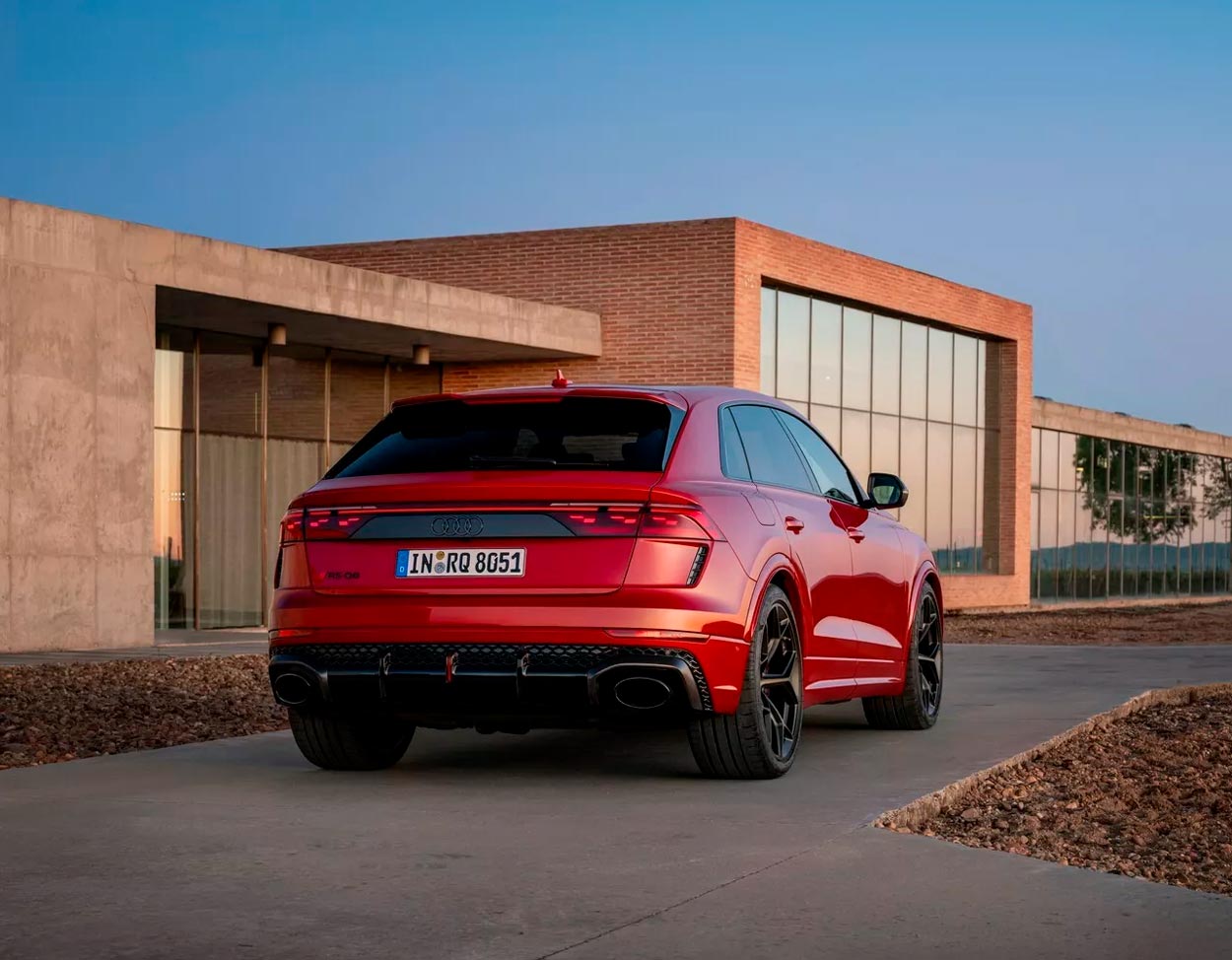 Авто Audi-RS-Q8-2025