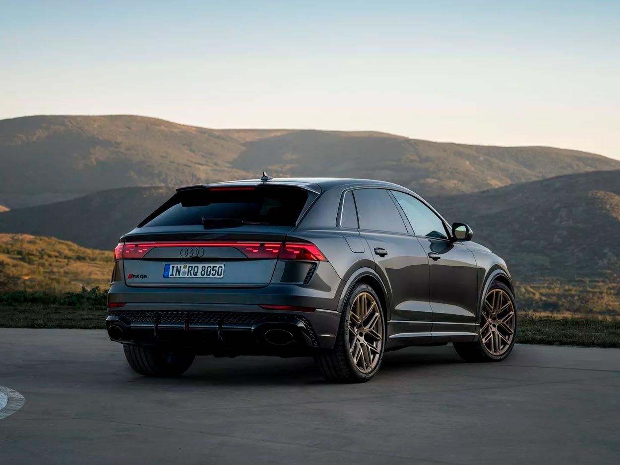Флагманские версии внедорожников – Audi RS Q8 и RS Q8 Performance