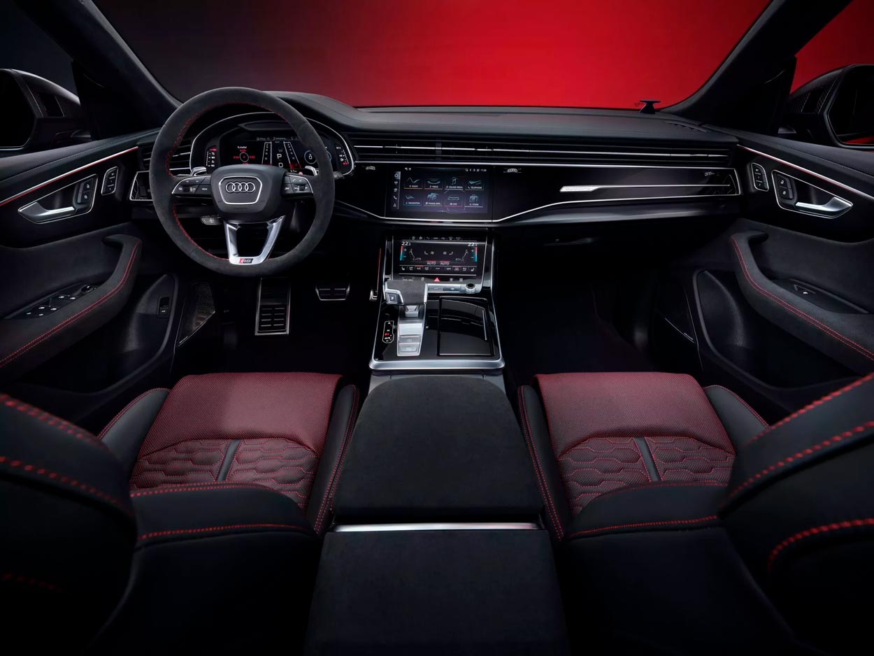 Салон Audi-RS-Q8-2025