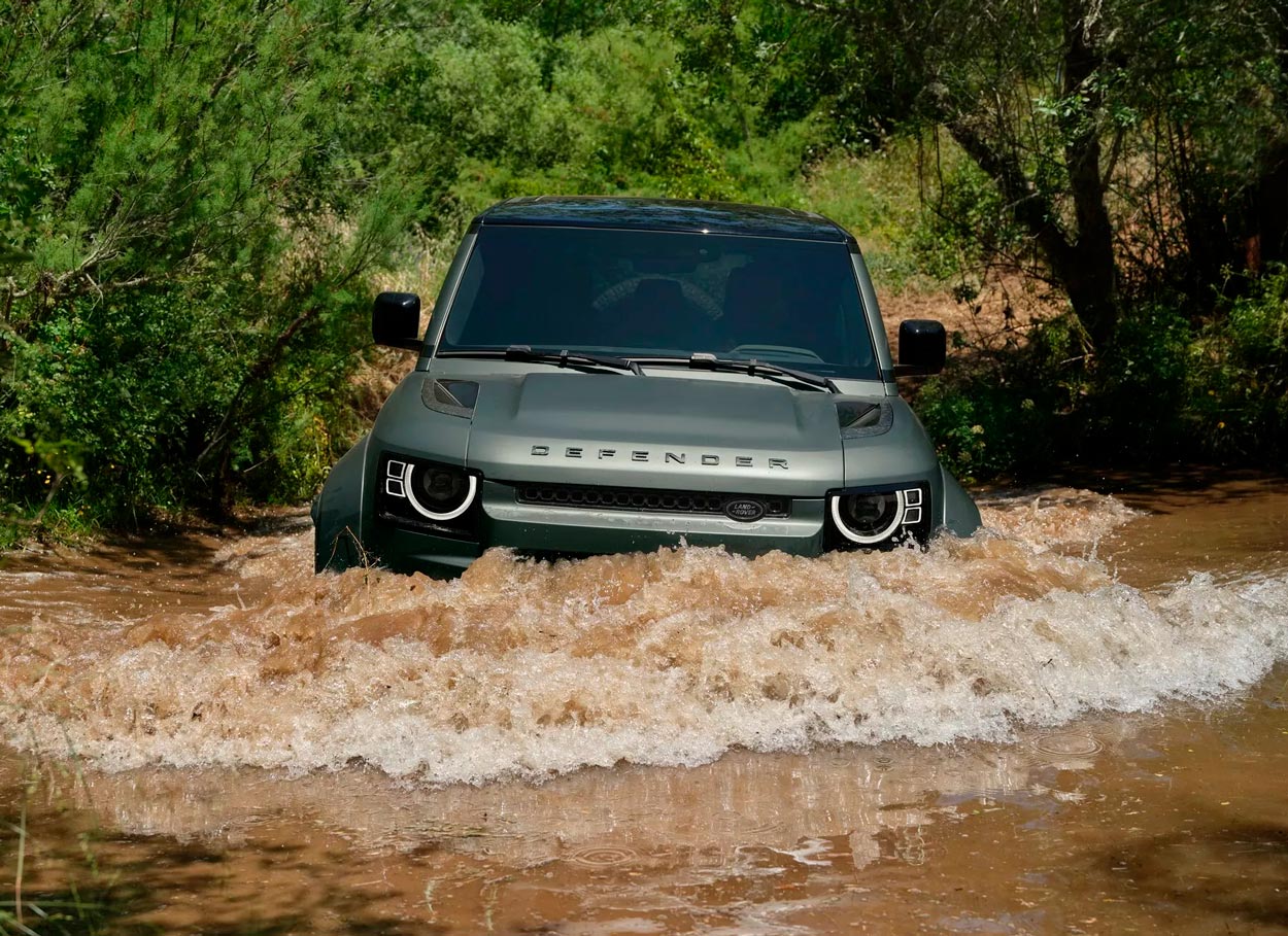 Land Rover Defender OCTA 2025 с твин-турбо V8 мощностью 626 л.с.